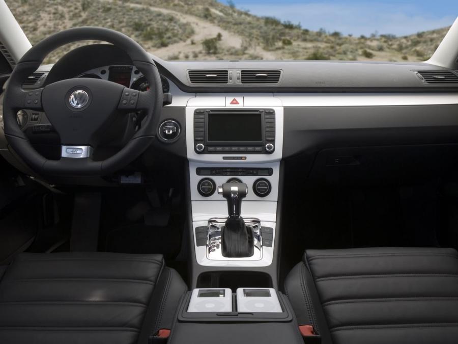  Volkswagen Passat R GT Concept 2005 года  (фото 5 из 13)